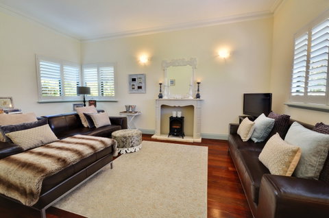 Clemandtines Vintage Beach Estate - Holiday Byron Bay 1
