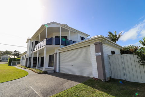 Flexi Five- Belmont - Holiday Byron Bay 0