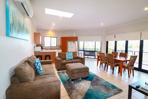 Flexi Five- Belmont - Holiday Byron Bay 1