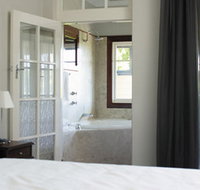 Caves House Hotel - Holiday Byron Bay