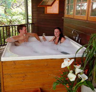 Yallingup Lodge Spa Retreat - Holiday Byron Bay