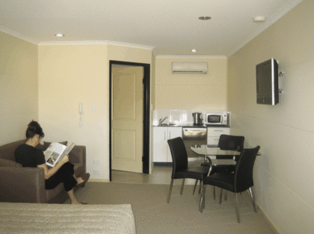 Balranald Club Motel - Holiday Byron Bay