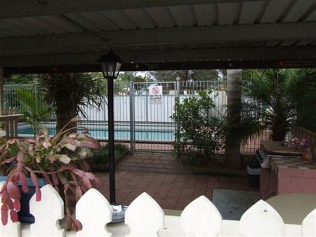 Avalon Holiday Units - Holiday Byron Bay 1