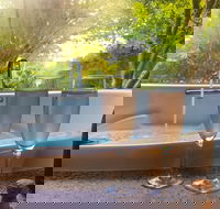 Adelaide Hills Retreats - The Nest - Holiday Byron Bay