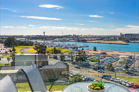 Astra Apartments Newcastle - Holiday Byron Bay 0