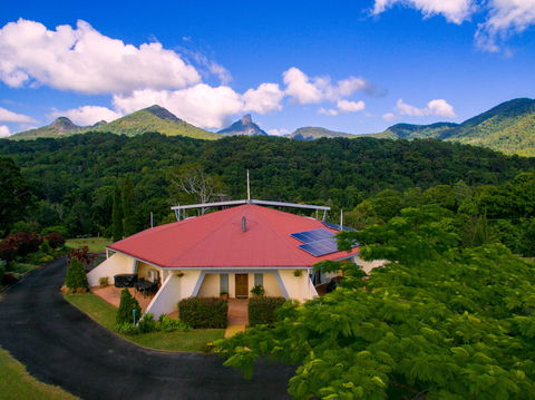 A View Of Mount Warning Bed And Breakfast - Holiday Byron Bay 1