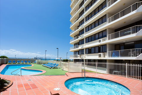 Breakers North - Absolute Beach Front Holiday Apartments - Holiday Byron Bay 2