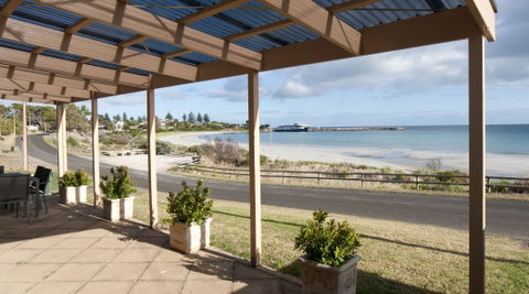 Cape View Cottage - Holiday Byron Bay 0