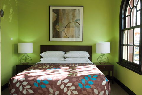 Hotel Warrnambool - Holiday Byron Bay 0