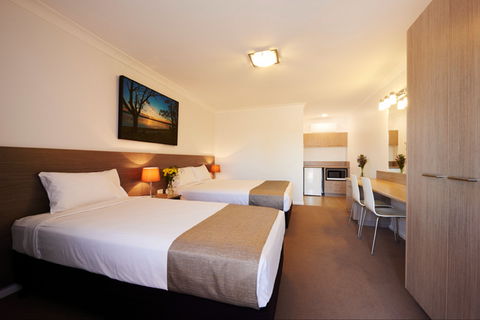 Adelong Motel - Holiday Byron Bay 0