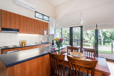 Aireys Inlet Getaway Resort - Holiday Byron Bay 0