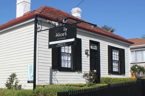 Alice's Cottages - Holiday Byron Bay 0