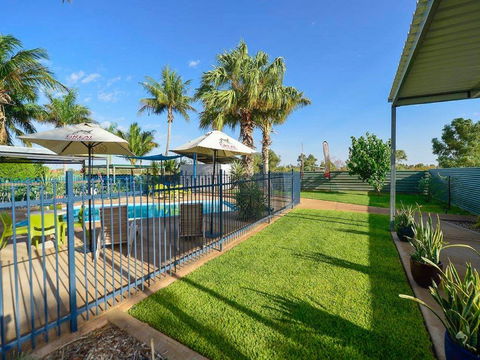 Devils Marbles Hotel - Holiday Byron Bay 1