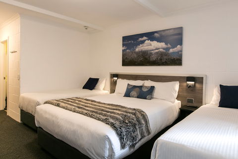 Falls Creek Hotel - Holiday Byron Bay 1