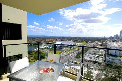 Mantra Broadbeach On The Park - Holiday Byron Bay 2