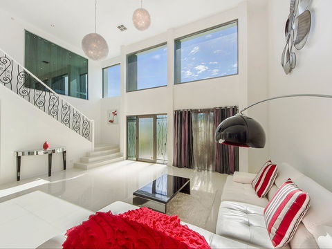 Riviera Waters Broadbeach - Vogue Holiday Homes - Holiday Byron Bay 1