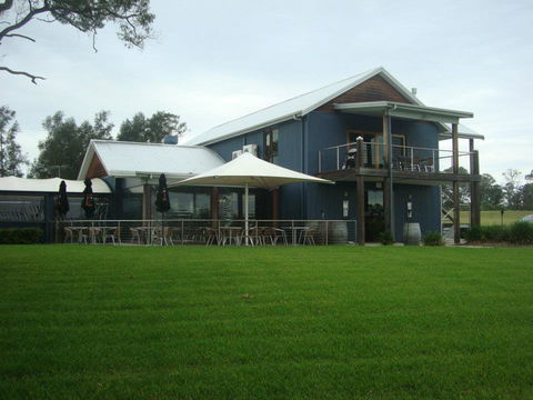 Tatler Vineyard Accommodation - Holiday Byron Bay 0