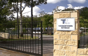 Timbertown Retreat - Holiday Byron Bay