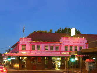 Monarch Motel Hotel - Holiday Byron Bay