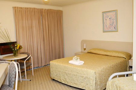 Bankstown Motel 10 - Holiday Byron Bay 3