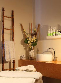 Indulge Spa Retreat - Holiday Byron Bay 1