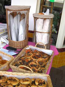Kalamunda Farmers Market - Holiday Byron Bay 0