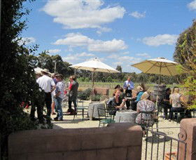 Flynns Wines & Heathcotean Bistro - Holiday Byron Bay 0