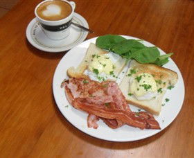 Breretons Bakery And Coffee Lounge - Holiday Byron Bay 0