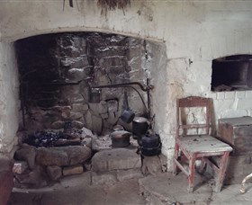 The Early Settlers Hut - Holiday Byron Bay 3