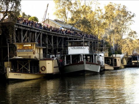 Murray River Paddelsteamers - Echuca Paddlesteamers - Holiday Byron Bay 1