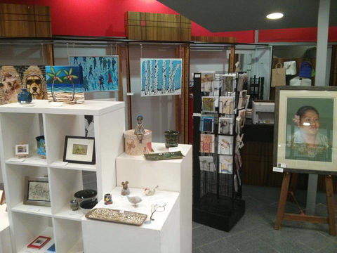 Townsville Art Society Inc - Holiday Byron Bay 0