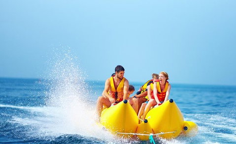 Banana Boat Ride From Airlie Beach - Holiday Byron Bay 0