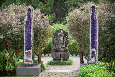 Byron Bay And Beyond Tour Including Cape Bryon Lighthouse Crystal Castle And Bangalow - Holiday Byron Bay 2