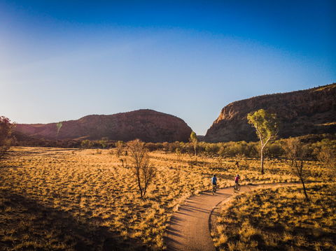 Simpsons Gap Bicycle Path - Holiday Byron Bay 1