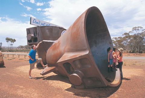 WMC Resource Nickel Pots - Holiday Byron Bay 0