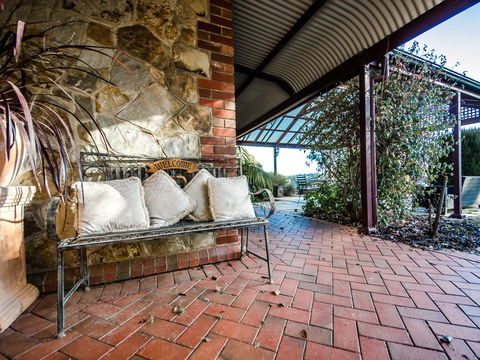 Hahndorf Creek Wellness Spa - Holiday Byron Bay 2