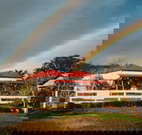 Stefani Hilltop Gallery - Holiday Byron Bay