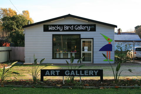 Wacky Bird Gallery - Holiday Byron Bay 0