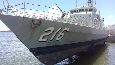 HMAS Gladstone - Holiday Byron Bay 0