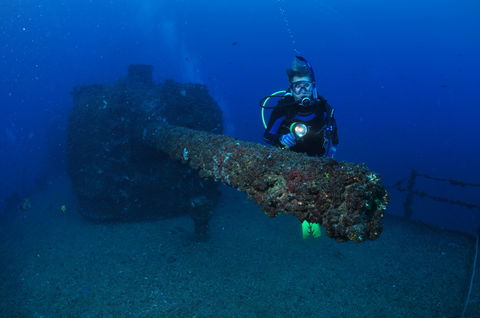 HMAS Brisbane Dive Site - Holiday Byron Bay 1