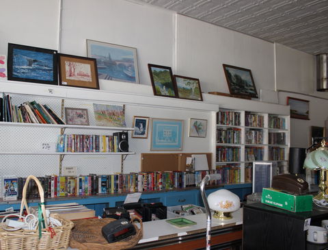 Holbrook Anglican Op-shop - Holiday Byron Bay 1