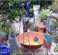 Leaf  Stone Garden Gallery - Holiday Byron Bay
