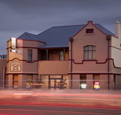 Cross Keys Hotel - Holiday Byron Bay