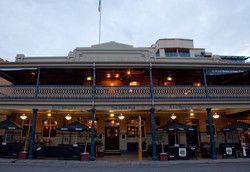 PJ O'Brien's Irish Pub - Holiday Byron Bay 0