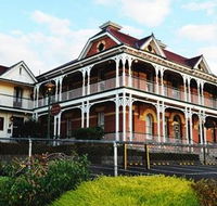 Old England Hotel - Holiday Byron Bay