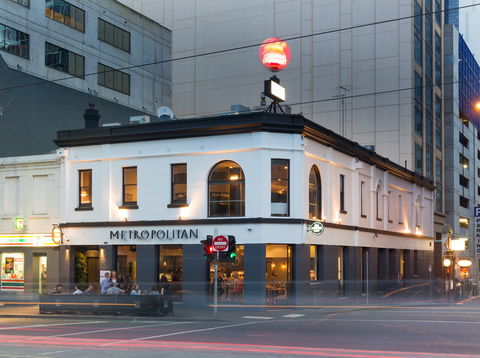 Metropolitan Hotel - Holiday Byron Bay 1