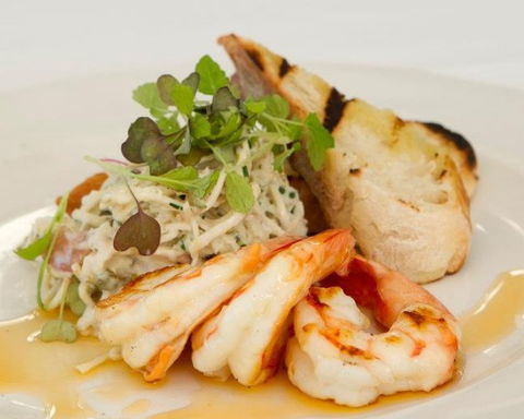 Season Restaurant - Holiday Byron Bay 1