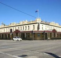 Soden's Australia Hotel - Holiday Byron Bay
