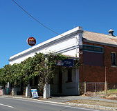 Red Hill Hotel - Holiday Byron Bay