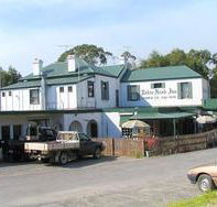 Robin Hood Hotel - Holiday Byron Bay
